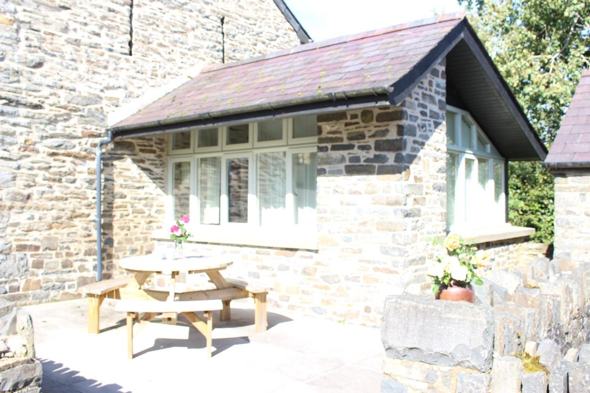 Treberfedd Farm Cottages And Cabins Lampeter Exterior foto